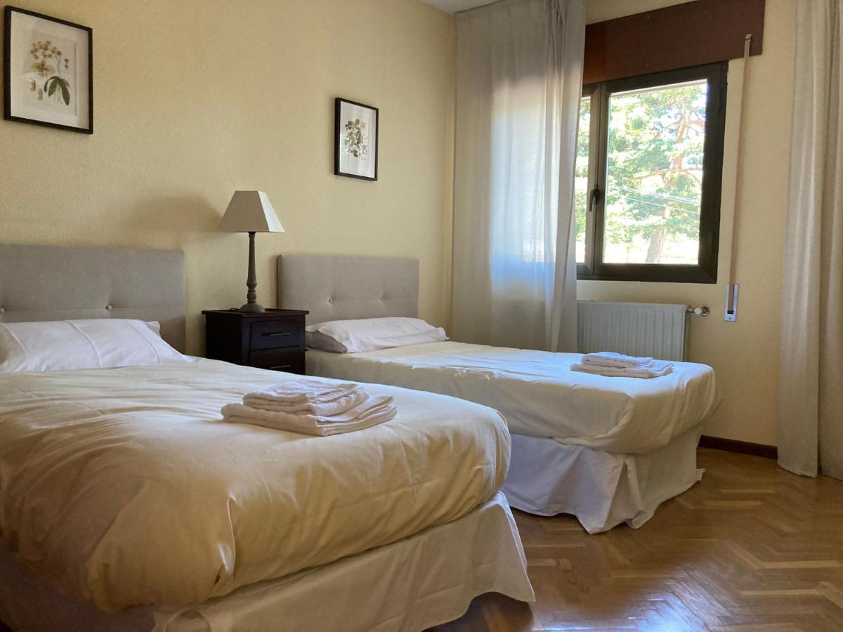 Los Cedros, Gran Chalet Con Piscina Y Apartamento En Navacerrada Exterior foto