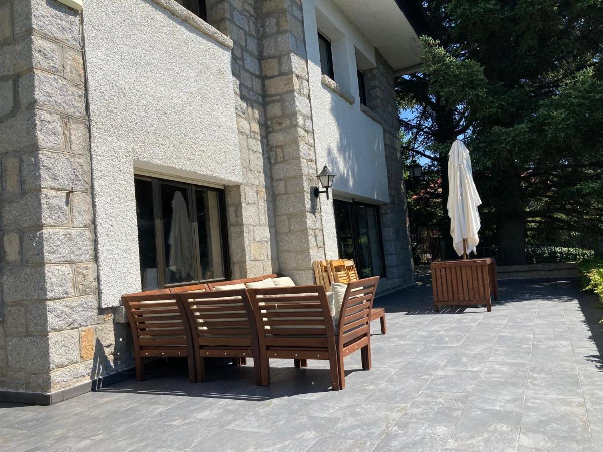Los Cedros, Gran Chalet Con Piscina Y Apartamento En Navacerrada Exterior foto