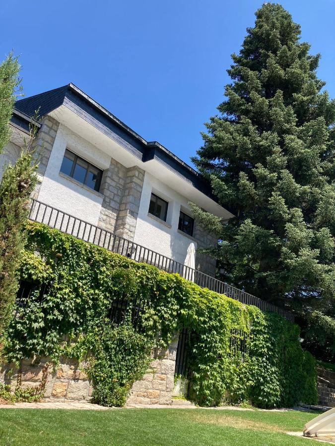 Los Cedros, Gran Chalet Con Piscina Y Apartamento En Navacerrada Exterior foto