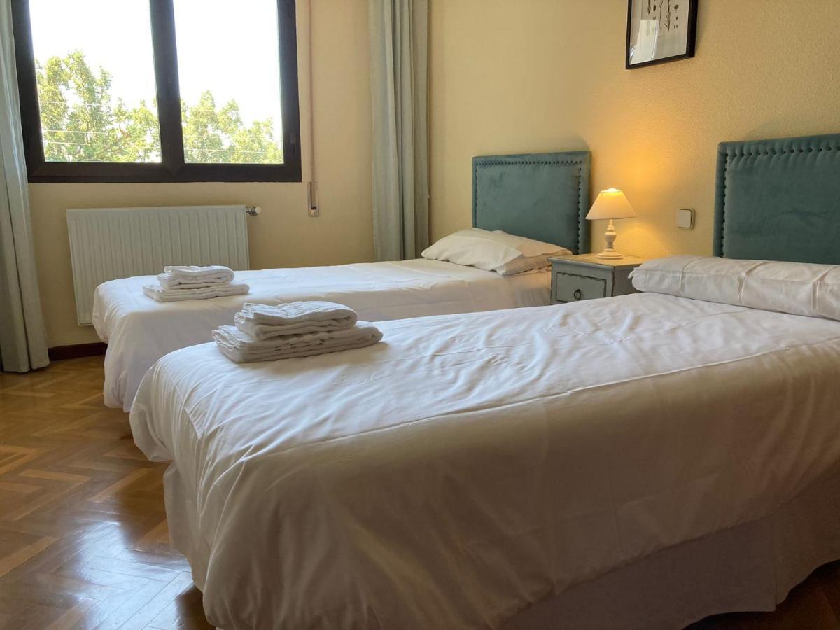 Los Cedros, Gran Chalet Con Piscina Y Apartamento En Navacerrada Exterior foto