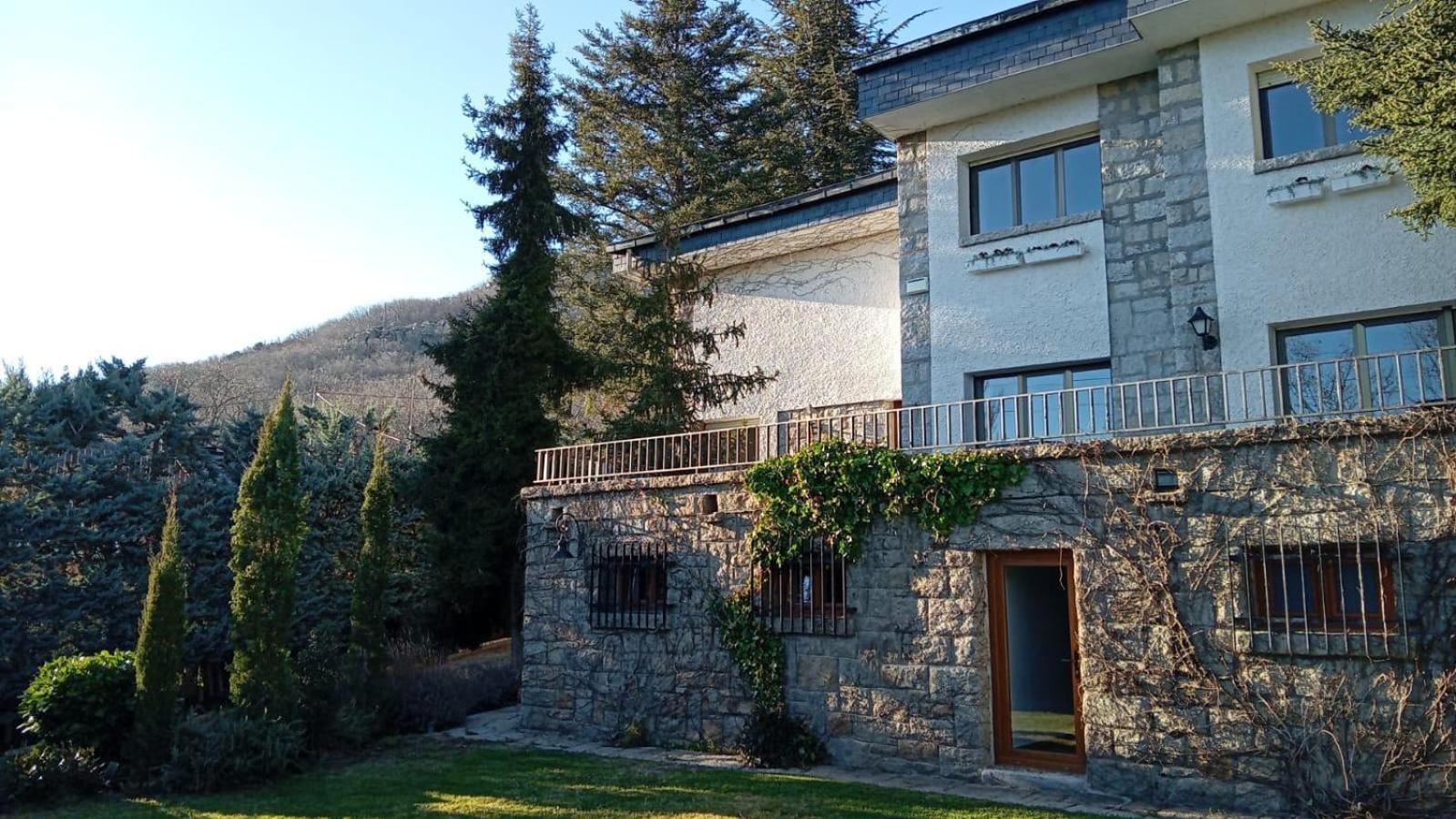Villa Gran Chalet Con Piscina Y Apartamento En Navacerrada Exterior foto